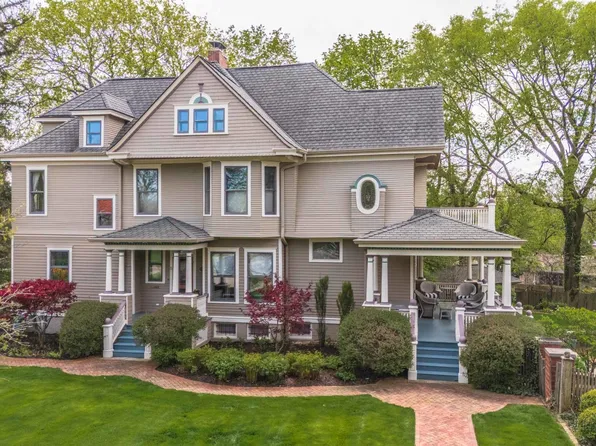 5 Broadway Pl, Normal, IL 61761