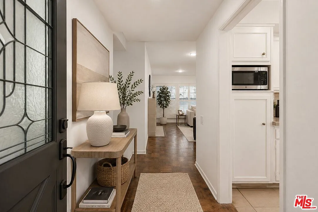 3 bed, 2.0 bath, 1497 sqft, $8,000 — Photo 3