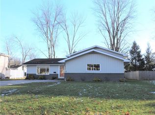 6137 Sherwood Dr, North Olmsted, OH