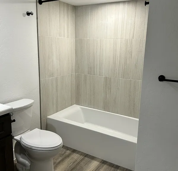 910 Rood Ave #5 — Photo 4