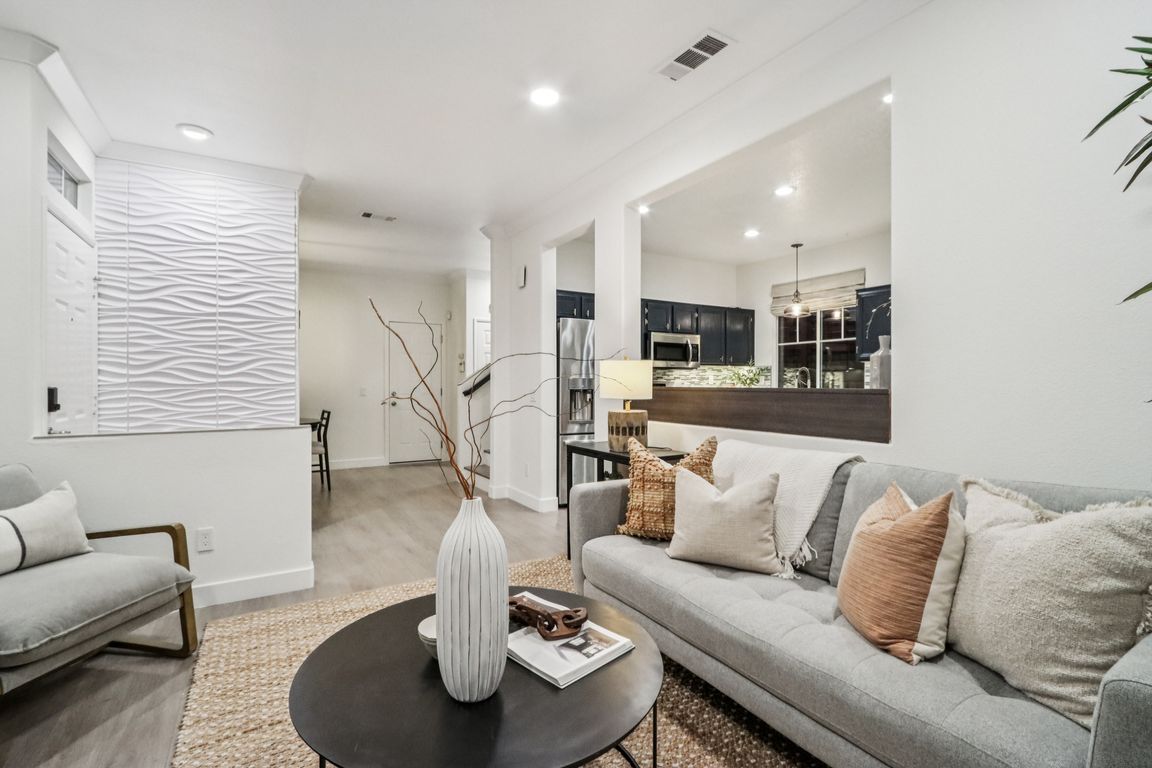 Maple Dr-S1411-004.jpg