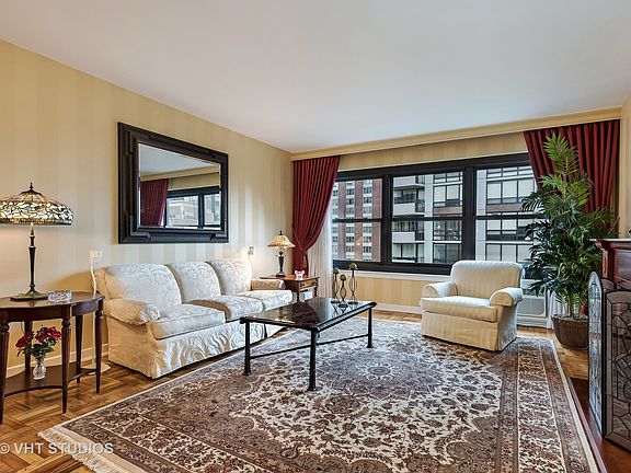 3rd image of 1335 N Astor St APT 13A