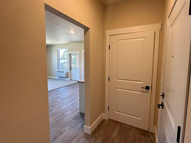 884 SQFT Unit Entry