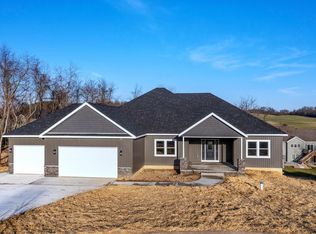 122 Honeysuckle Ln, Thornville, OH 43076