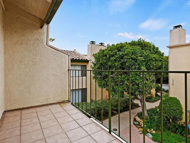 130 W Alamar Ave #3 — Photo 13