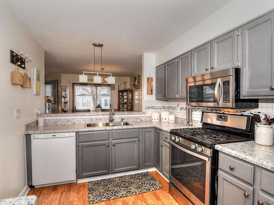 2nd image of 8435 S 76th St #8435
