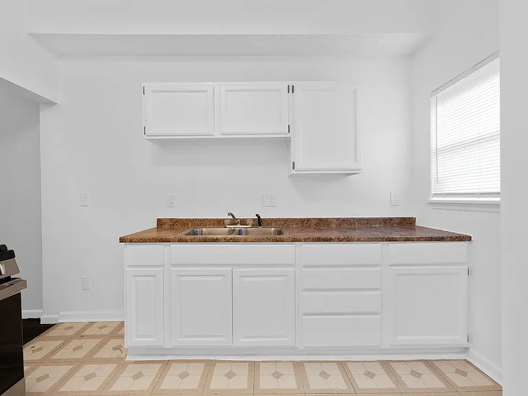 1635 Oak St #1635 — Photo 26