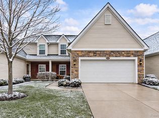 3333 Grove Ln, Auburn Hills, MI 48326