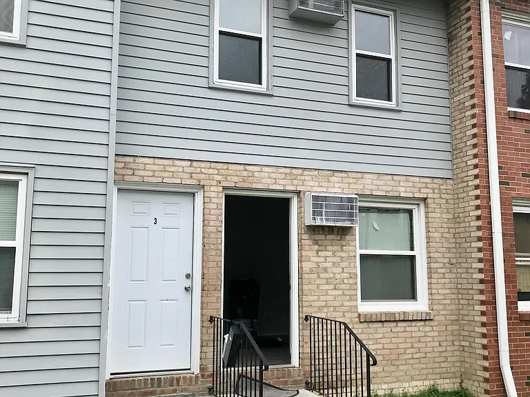 555 Schiller Ave — Photo 2