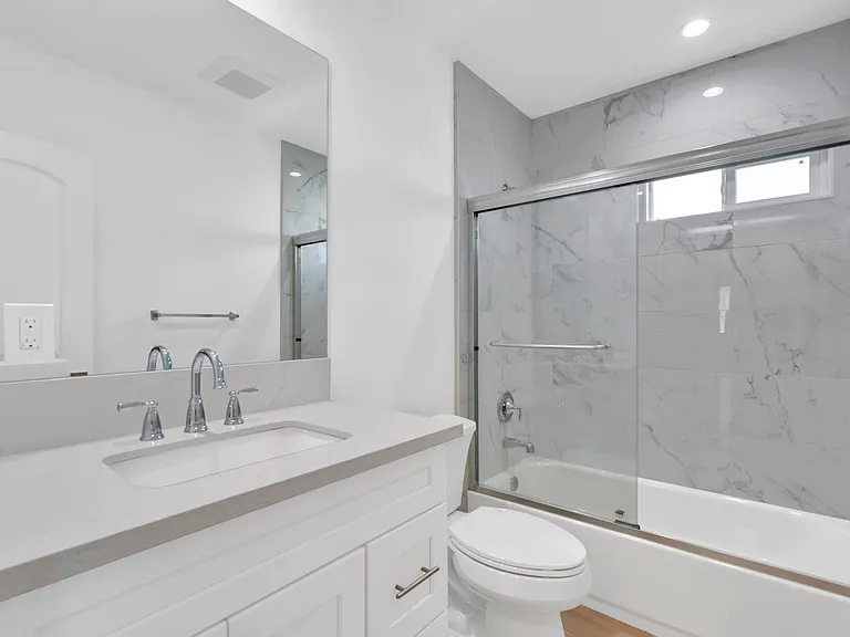 2512 E Adams St — Photo 8