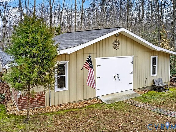 5th image of 297 Castle Park Ln