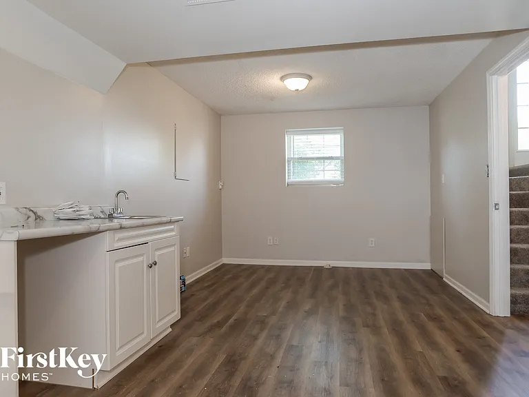 720 NE 107th St — Photo 5