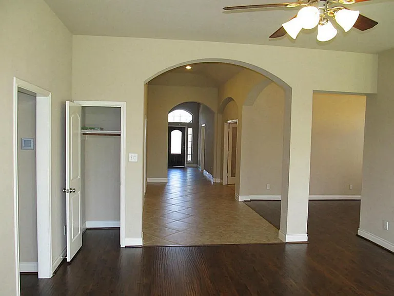 14104 Green Thicket Dr — Photo 4