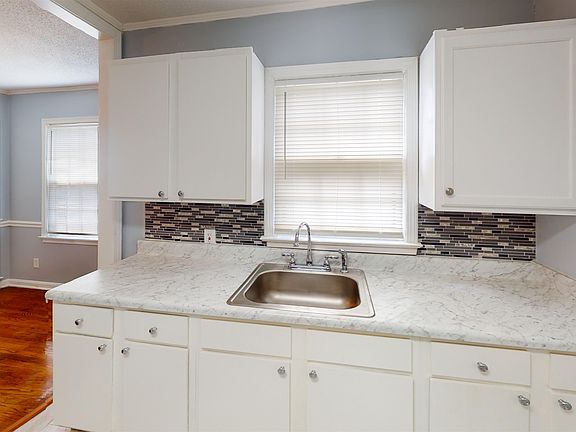 4th image of 1234 Robin Hood Ln