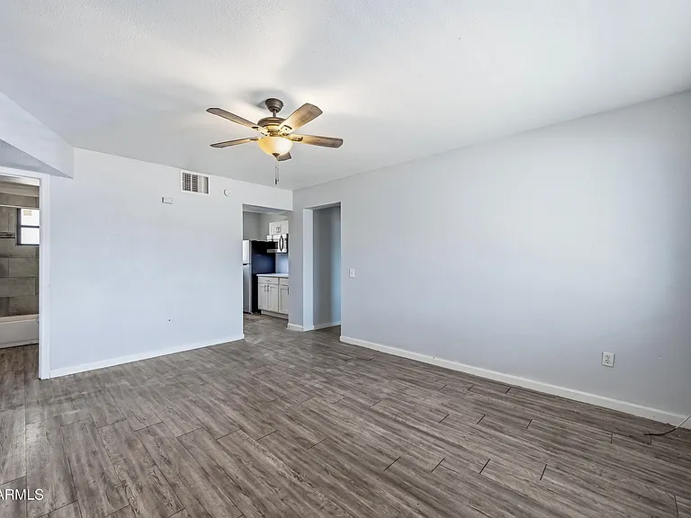 1744 W Glendale Ave #11 — Photo 2