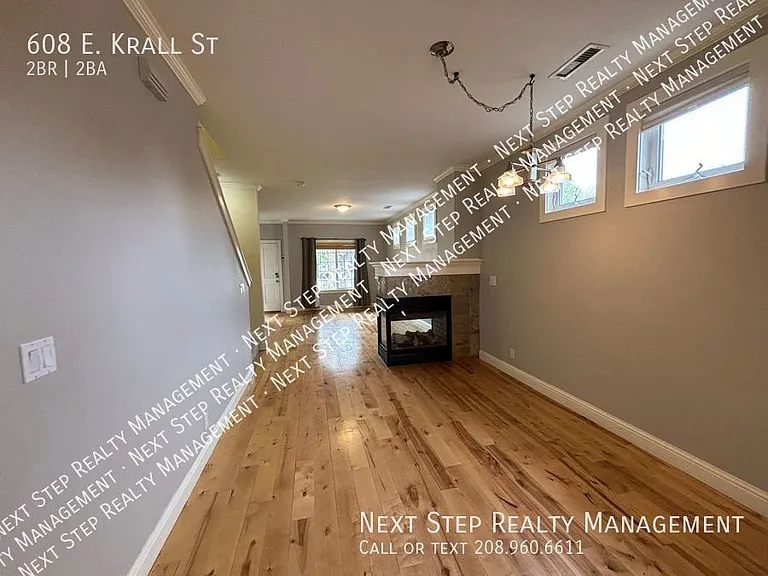 608 E Krall St — Photo 5