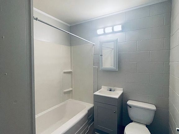 4th image of 210 Martin Ave #3