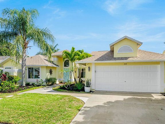 3rd image of 1919 Glen Meadows Cir