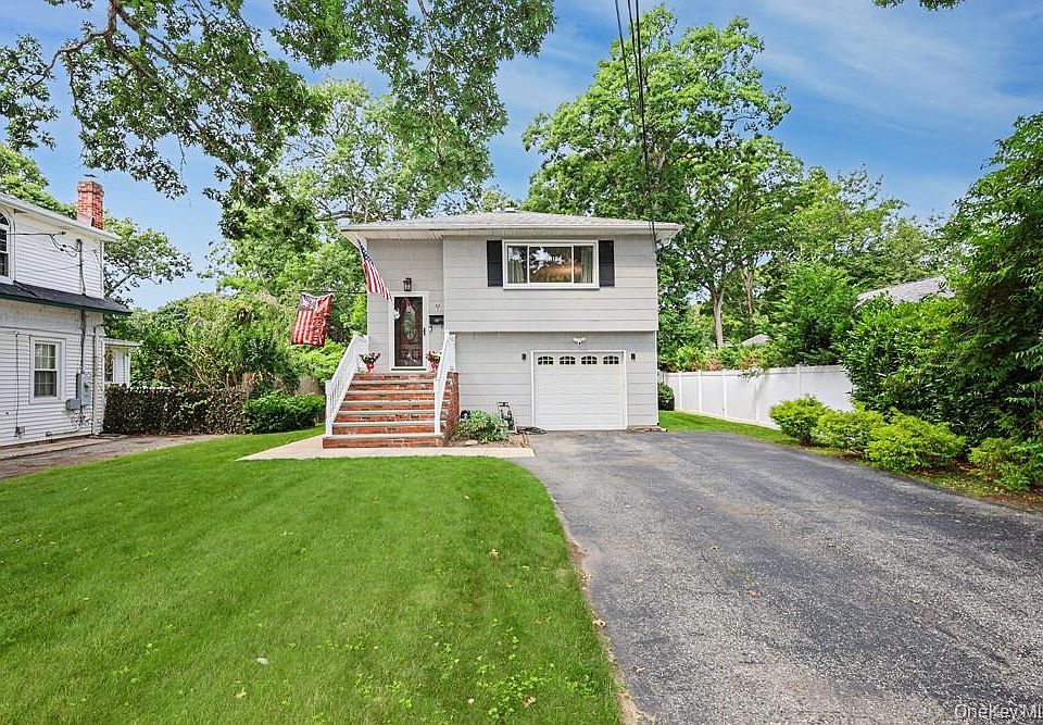 1st image of 555 N Windsor Avenue