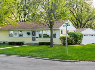 3909 Richmond Rd NE, Cedar Rapids, IA 52402