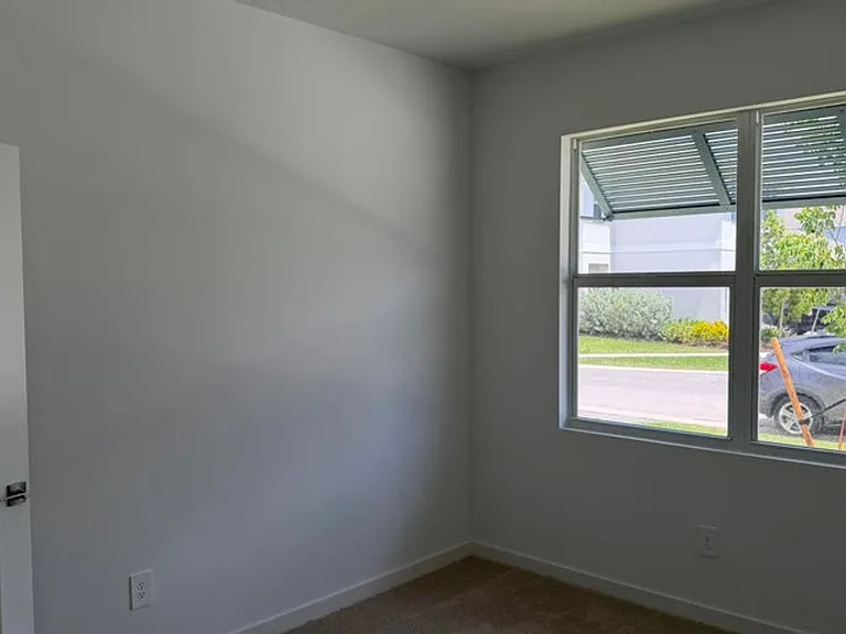 1872 NW 6th Ct — Photo 5