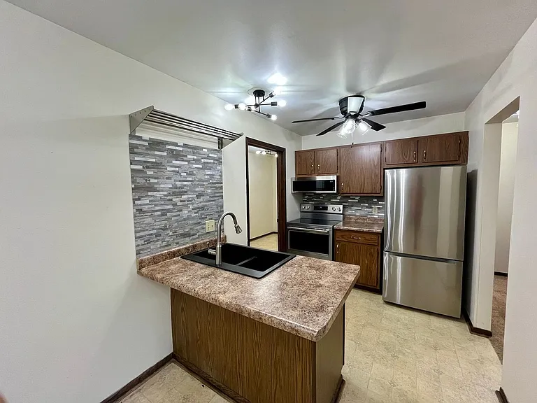 1010 Sawyer Dr — Photo 1
