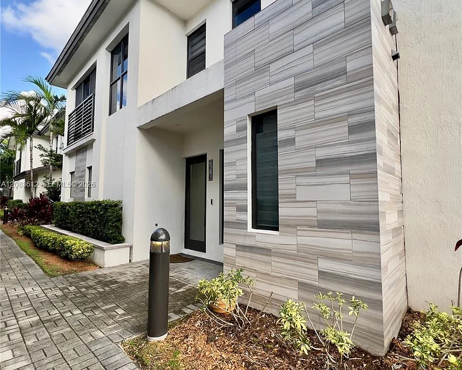 8281 NW 48th St