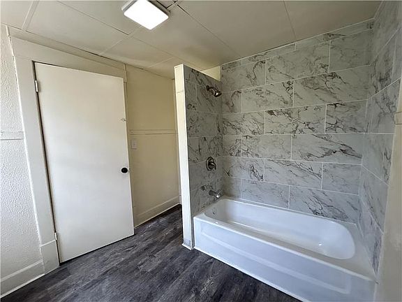 3rd image of 1317 Plum St #2