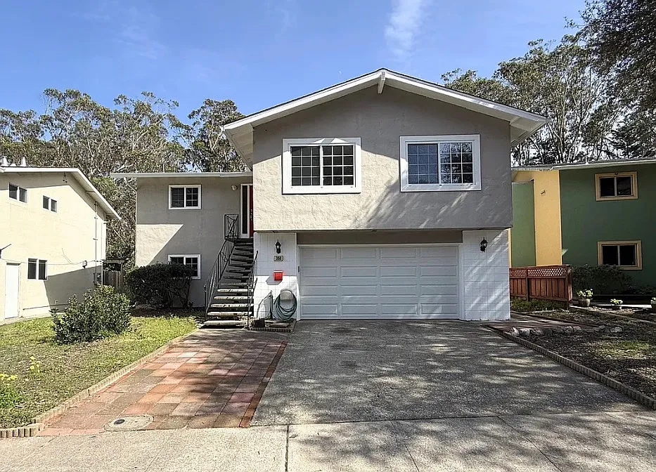 Building Photo - 3050 Longview Dr