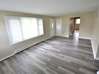 1st image of 600 Banbury Ct