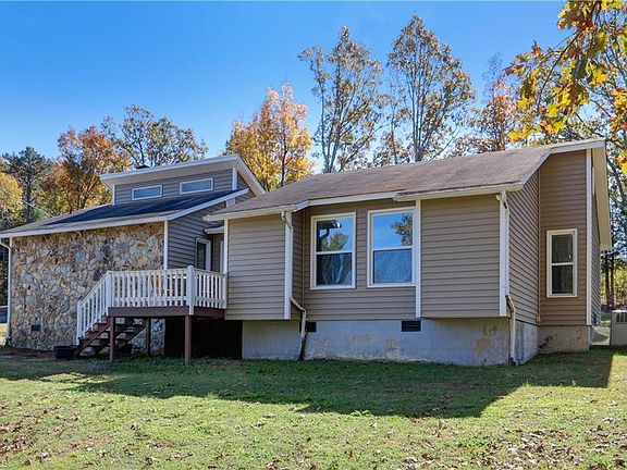 4th image of 2405 Burnette Dr