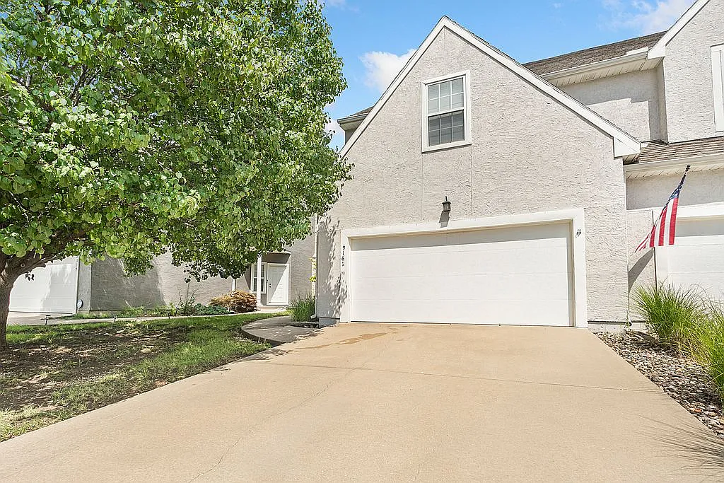 3 bed, 2.5 bath, 1750 sqft, $2,550 — Photo 1
