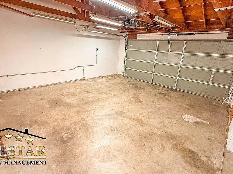2246 Hasti Acres Dr — Photo 26