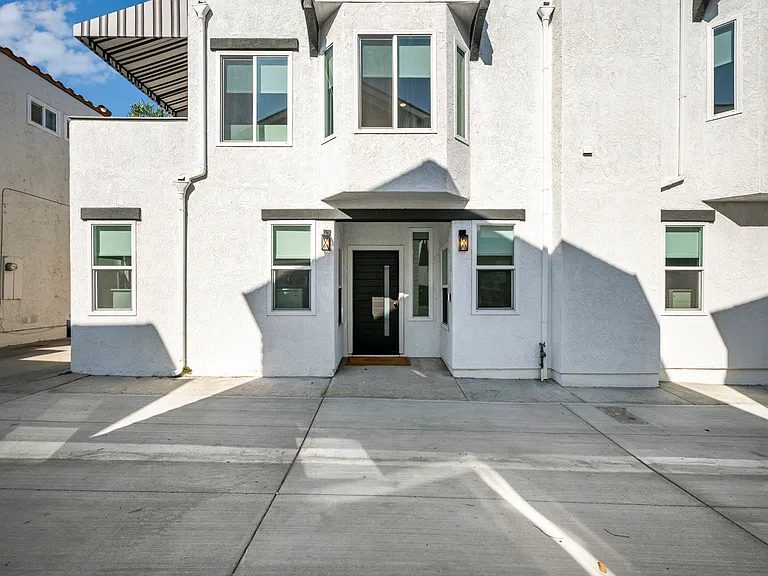 3008 1/2 W Balboa Blvd — Photo 49
