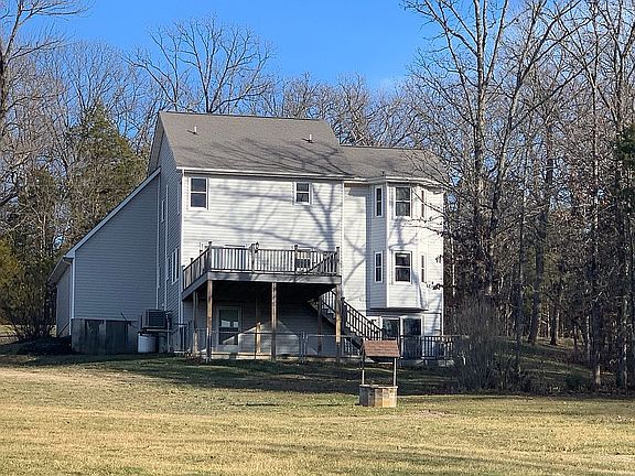 3rd image of 116 Willow Creek Rd
