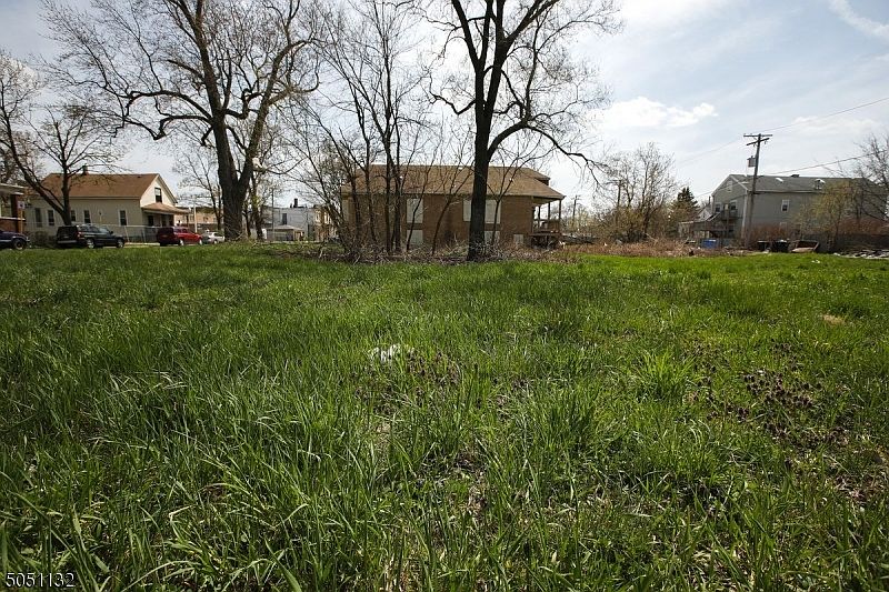 1st image of 33 N Hillside Ave