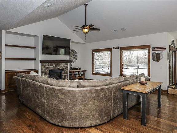 3rd image of 4843 Justin Ct