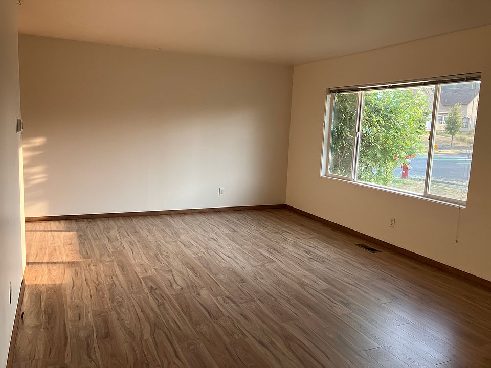 Living room with lots of natural light.