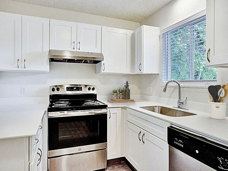 Kitchen Sunset Station Apartments Portland Oregon