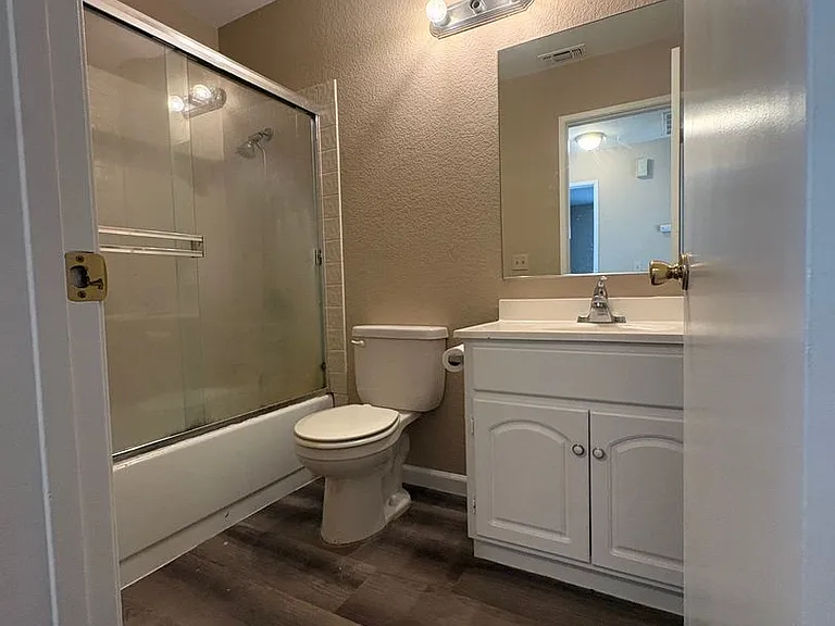 5056 Connecticut Dr — Photo 9