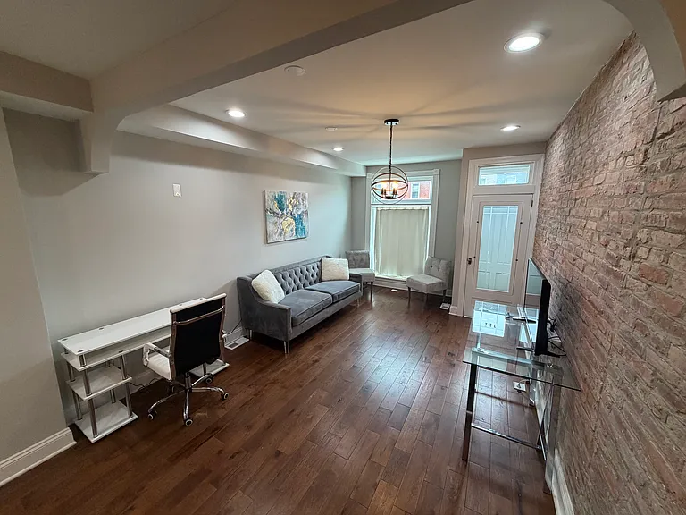 311 S Clinton St — Photo 25