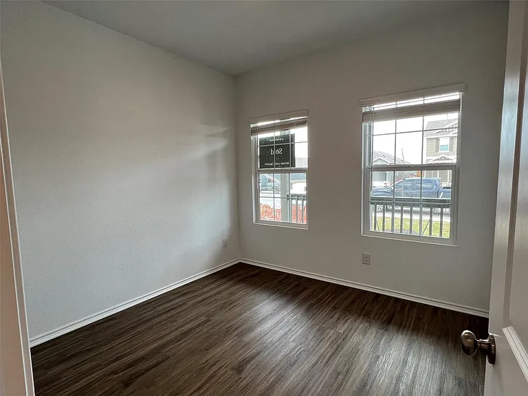 415 Halfmoon Dr — Photo 10