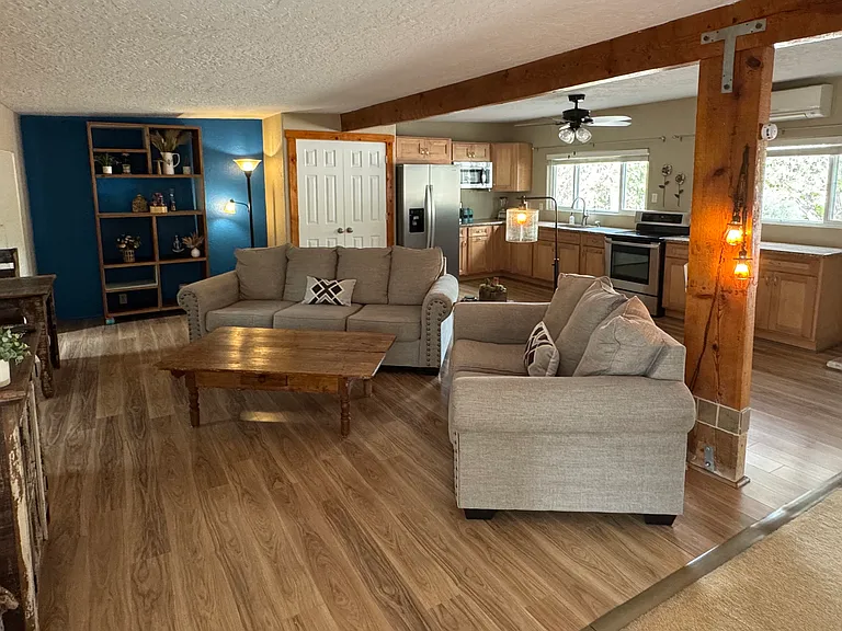 Sandia Ln — Photo 4