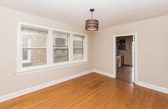 5th image of 5745 N Rockwell St APT 2