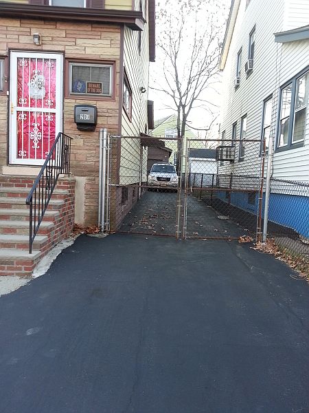2nd image of 207 Oak St