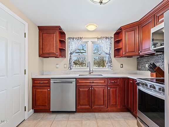 3rd image of 28 Rooney Avenue