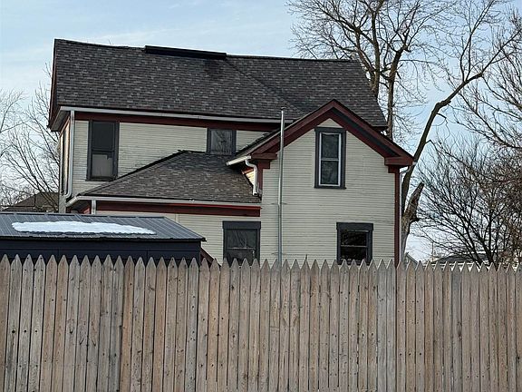 3rd image of 207 S Washington St