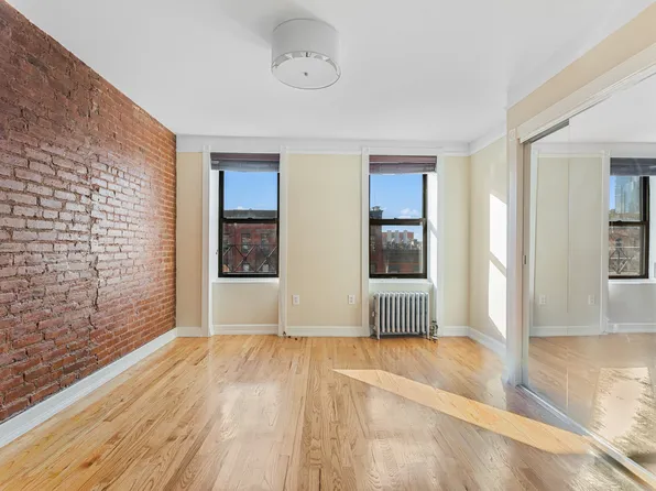 714 9th Ave APT 4A, New York, NY 10019