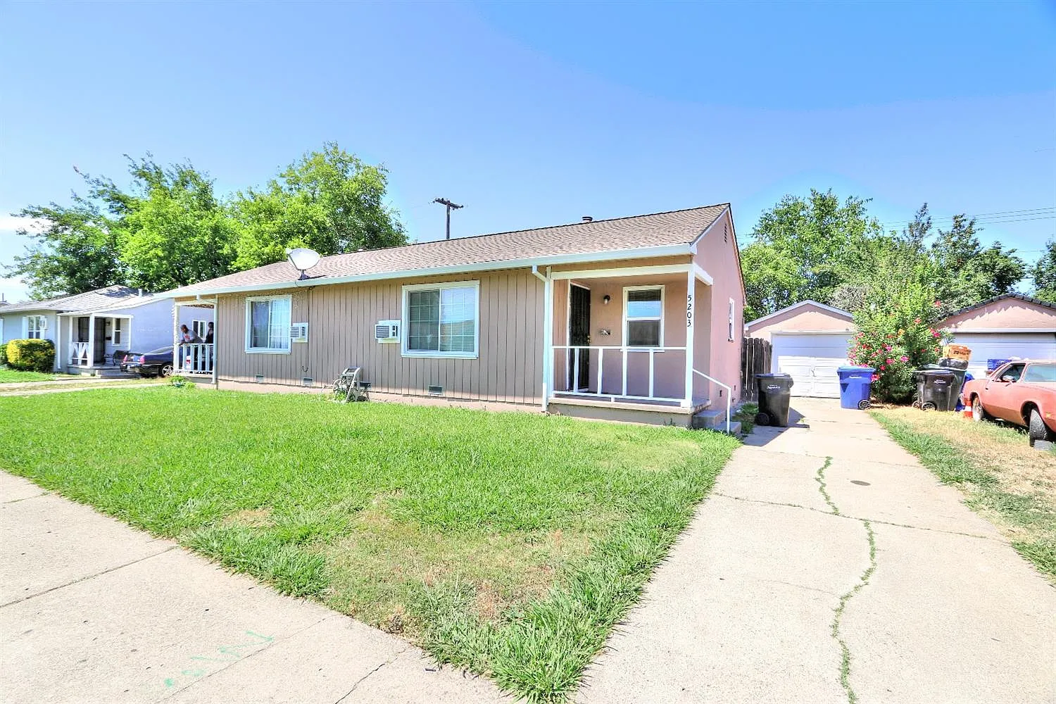 5201 Thurman Way photo 1