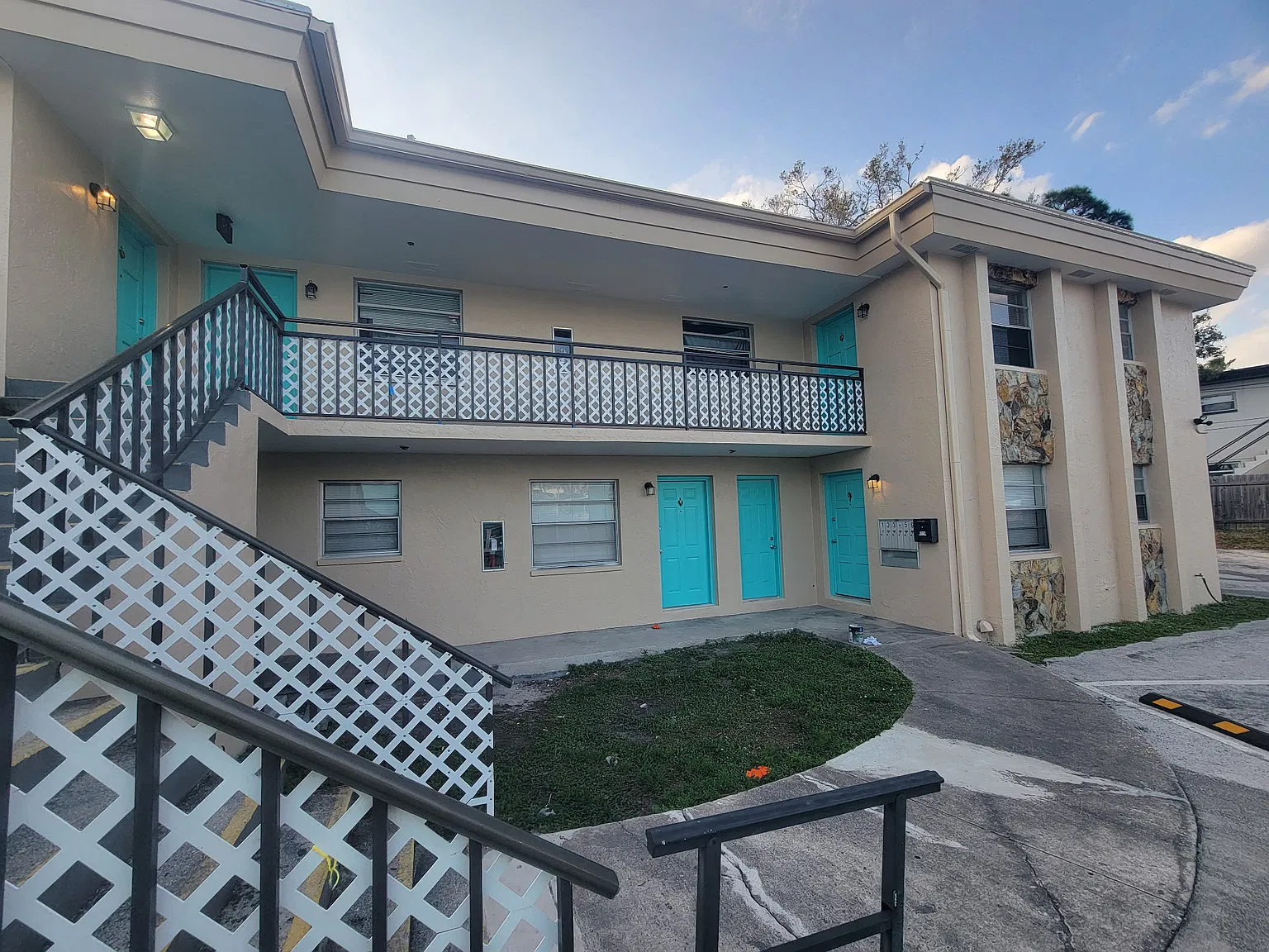1 bed, 700 sqft, $1,200 — Photo 1